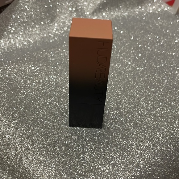Anniversary Power Matte Bullet Lipstick Huda Beauty Brand New in Box Authentic - Picture 2 of 4